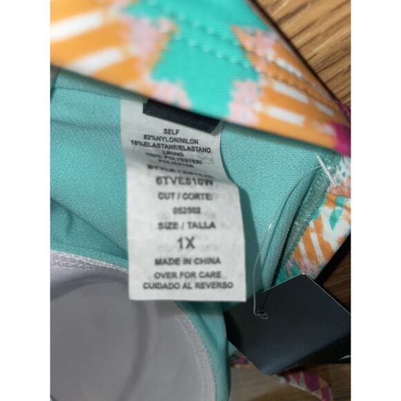 VM One Piece Swimwear Bathing Suit Women’s Plus Size 1x Multicolored NWT - Picture 12 of 13